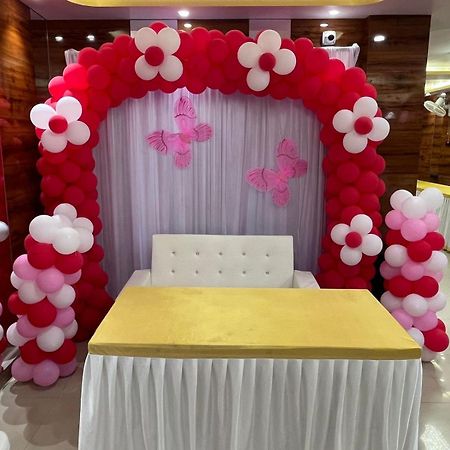La Cresta Inn โกลกาตา ภายนอก รูปภาพ