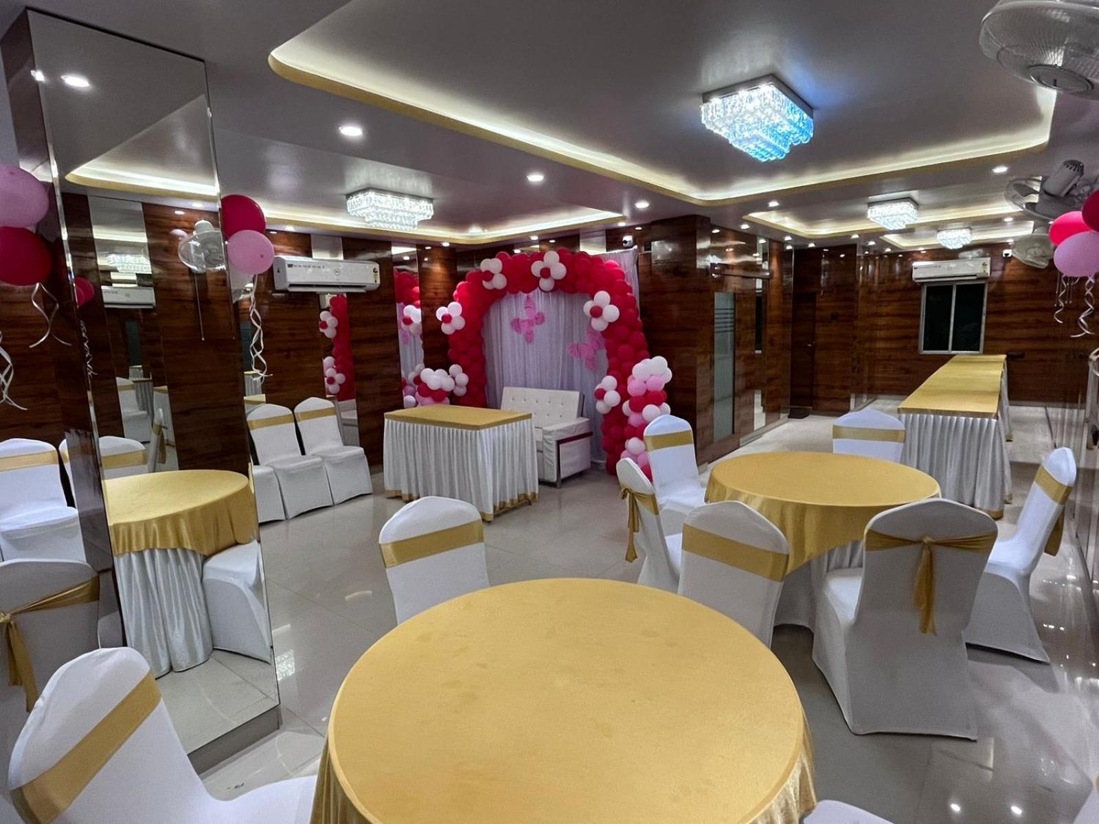 La Cresta Inn โกลกาตา ภายนอก รูปภาพ
