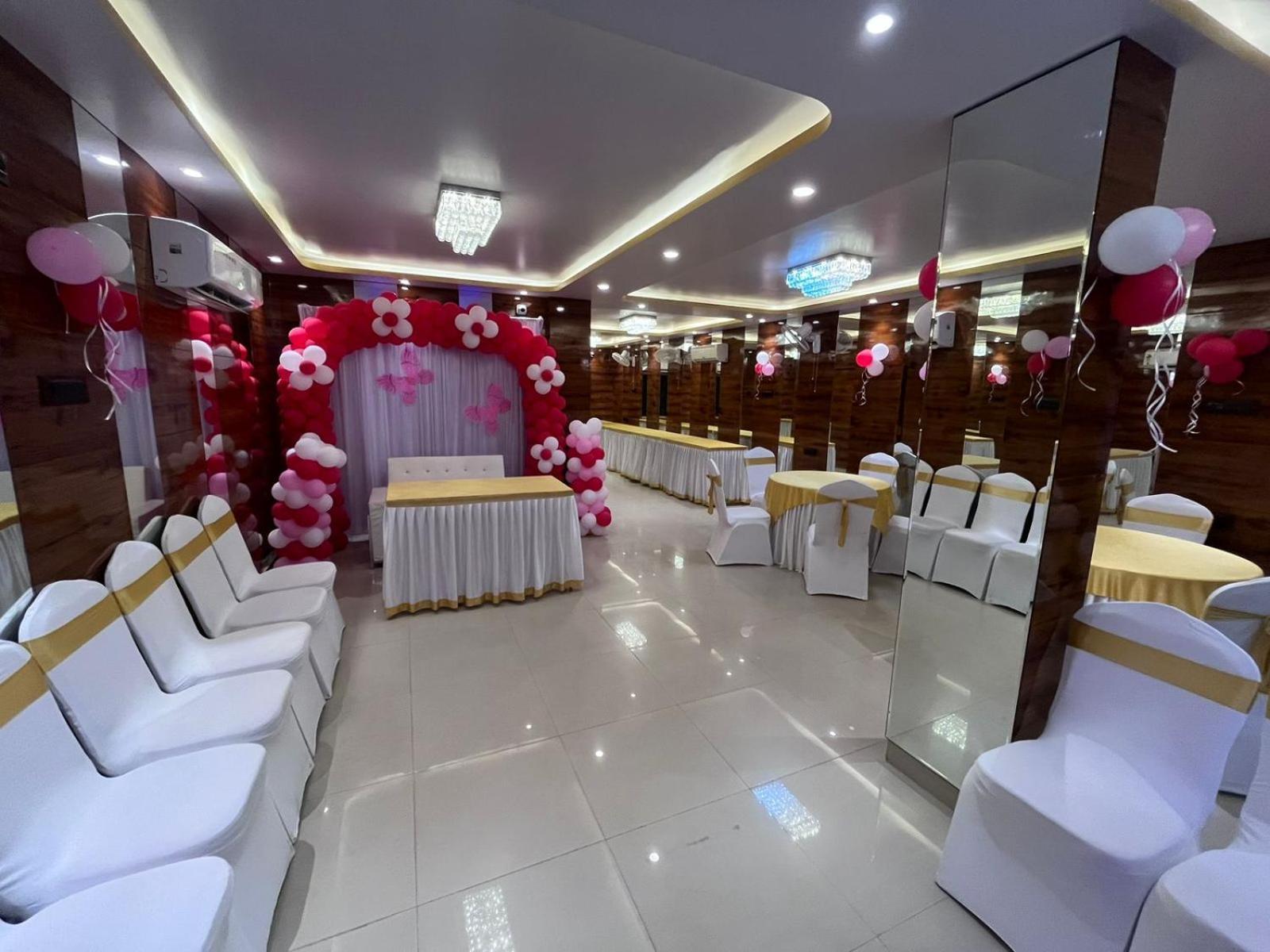 La Cresta Inn โกลกาตา ภายนอก รูปภาพ
