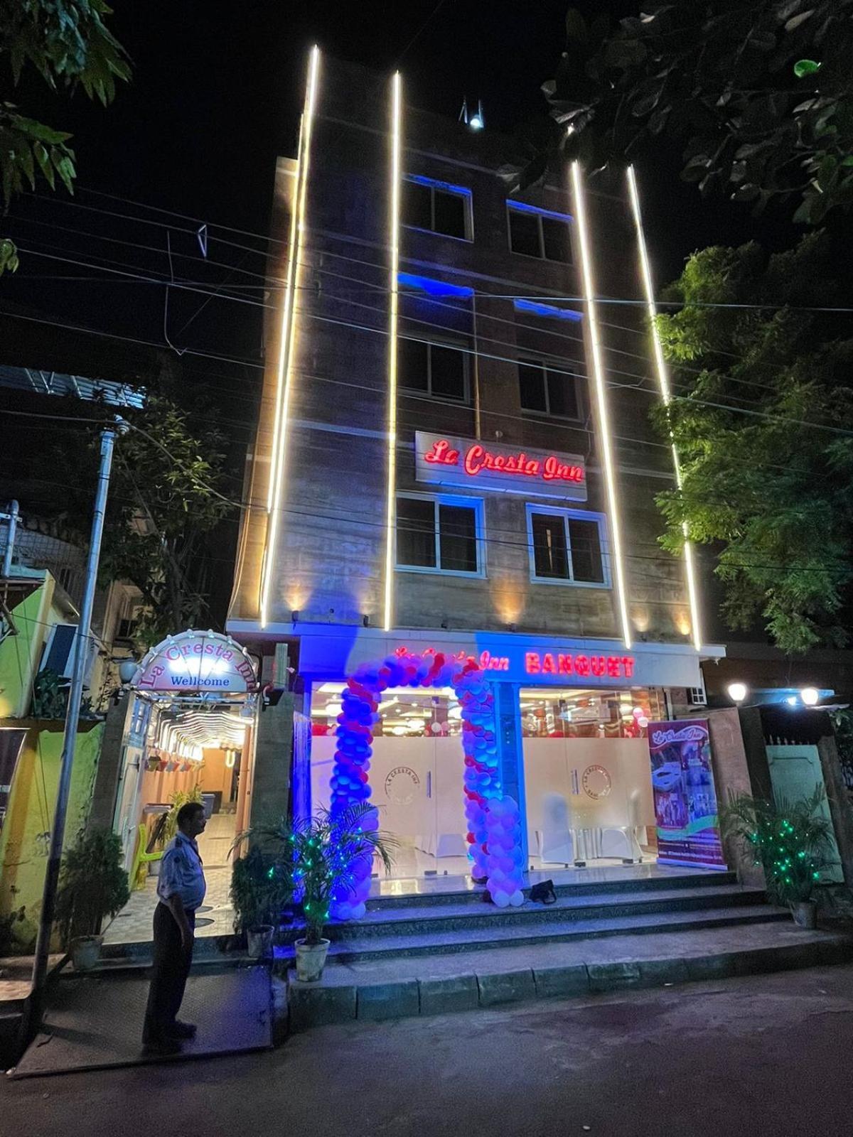 La Cresta Inn โกลกาตา ภายนอก รูปภาพ